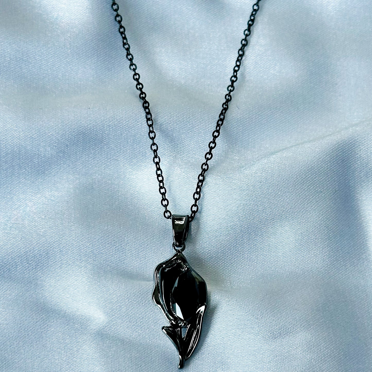 Black Rose Design American Diamond 18K Black Gun Plated Anti-Tarnish Necklace