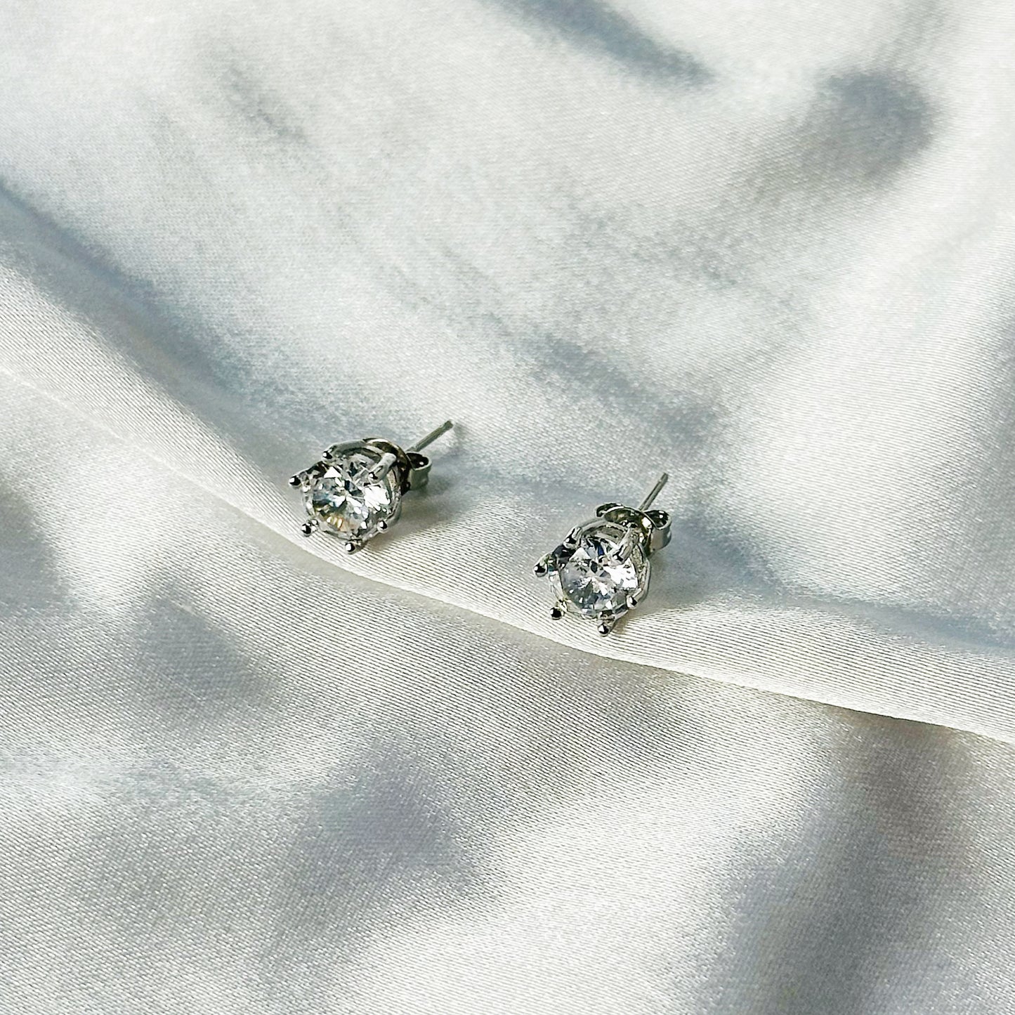 Solitaire Cubic Zircon Crushed Ice Cut Diamond Silver Plated Stud Earrings
