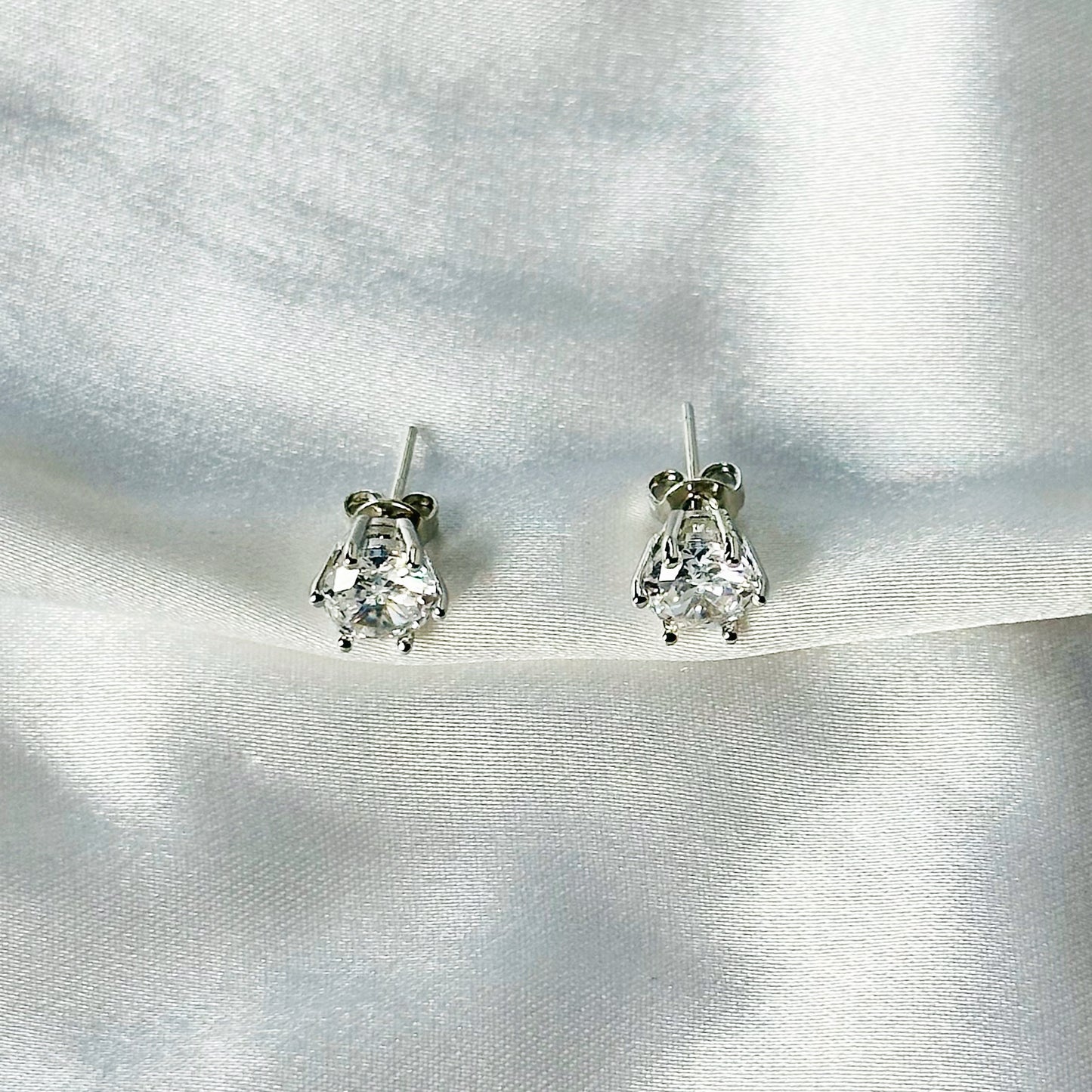 Solitaire Cubic Zircon Crushed Ice Cut Diamond Silver Plated Stud Earrings
