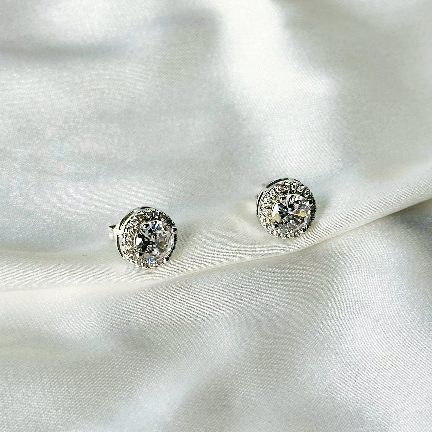 Solitaire Cubic Zircon Crushed Ice Cut Diamond Silver Plated Stud Earrings