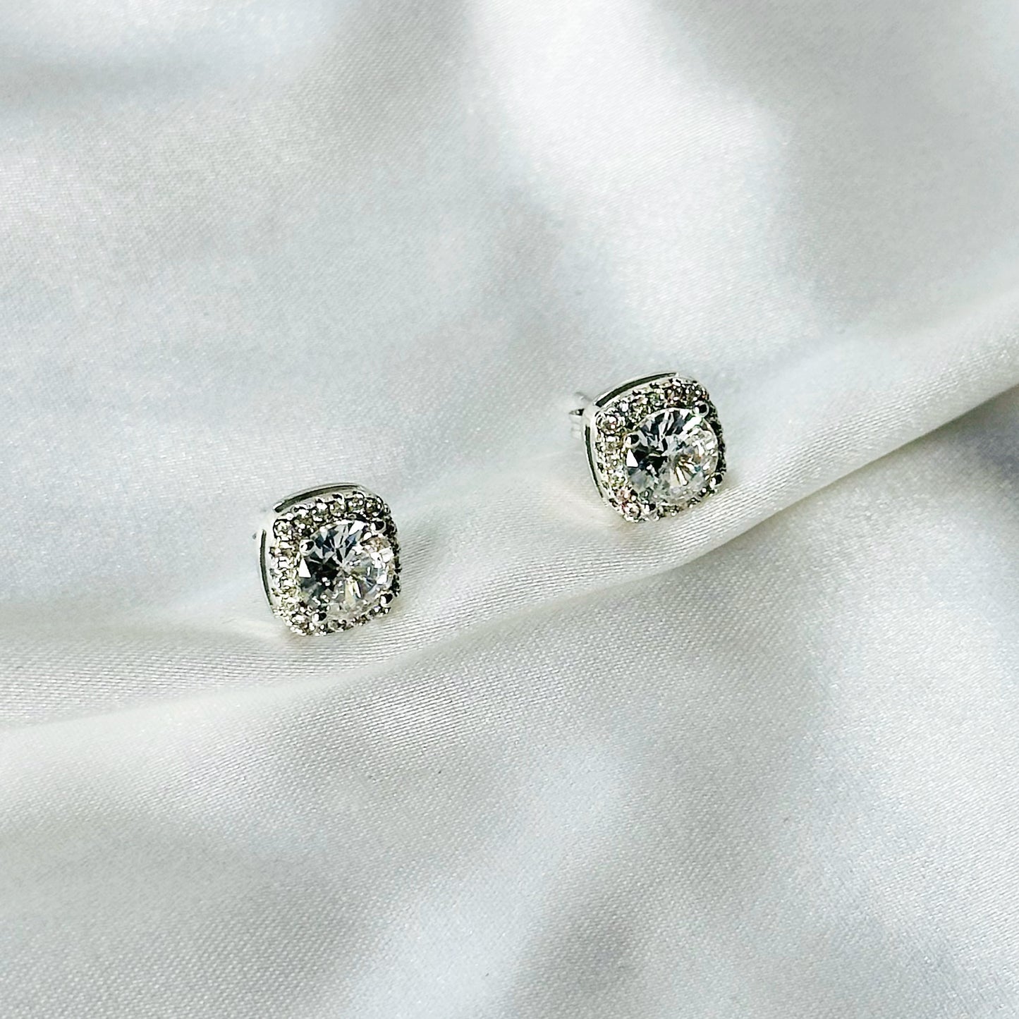 Solitaire Cubic Zircon Crushed Ice Cut Diamond Silver Plated Stud Earrings