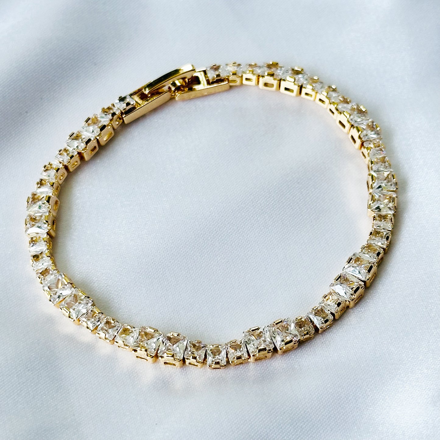 Solitaire Cubic Zirconia American Diamond Gold Plated Bracelet