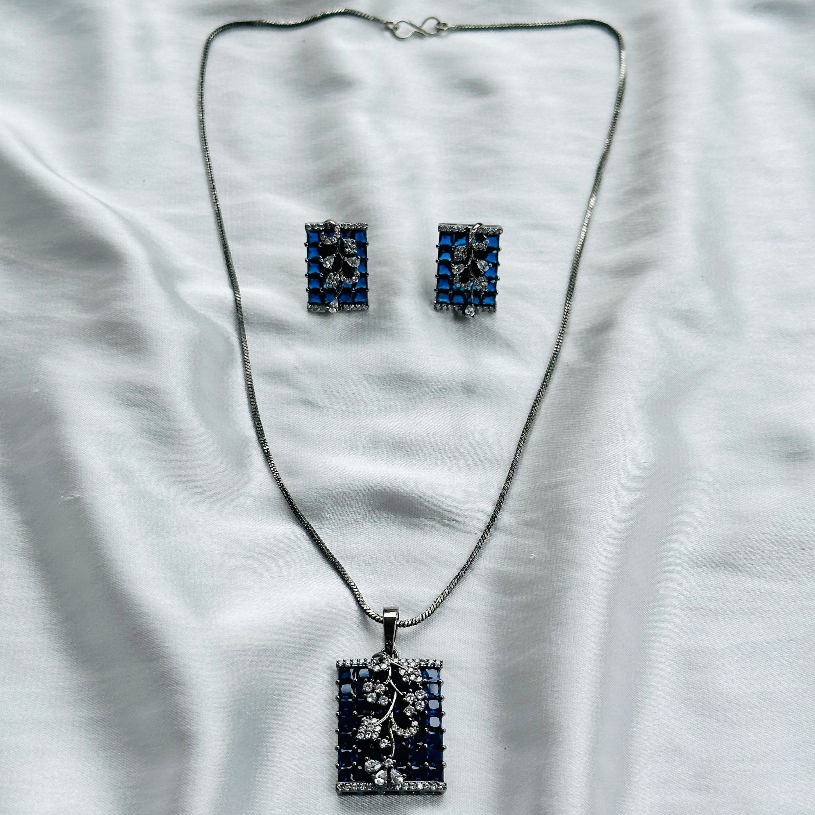 Blue Sapphire Cubic Zircon American Diamond Victorian Plating Pendant Set