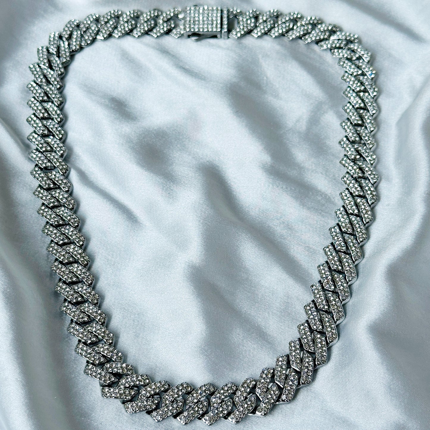 Solitaire Cubic Zirconia Iced-Out American Diamond Silver Plated Cuban Neck Chain [Unisex (18 Inches)]