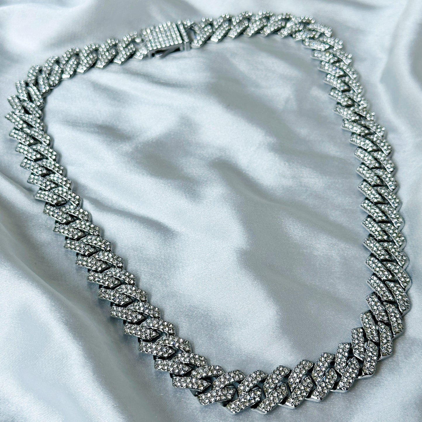 Solitaire Cubic Zirconia Iced-Out American Diamond Silver Plated Cuban Neck Chain [Unisex (18 Inches)]