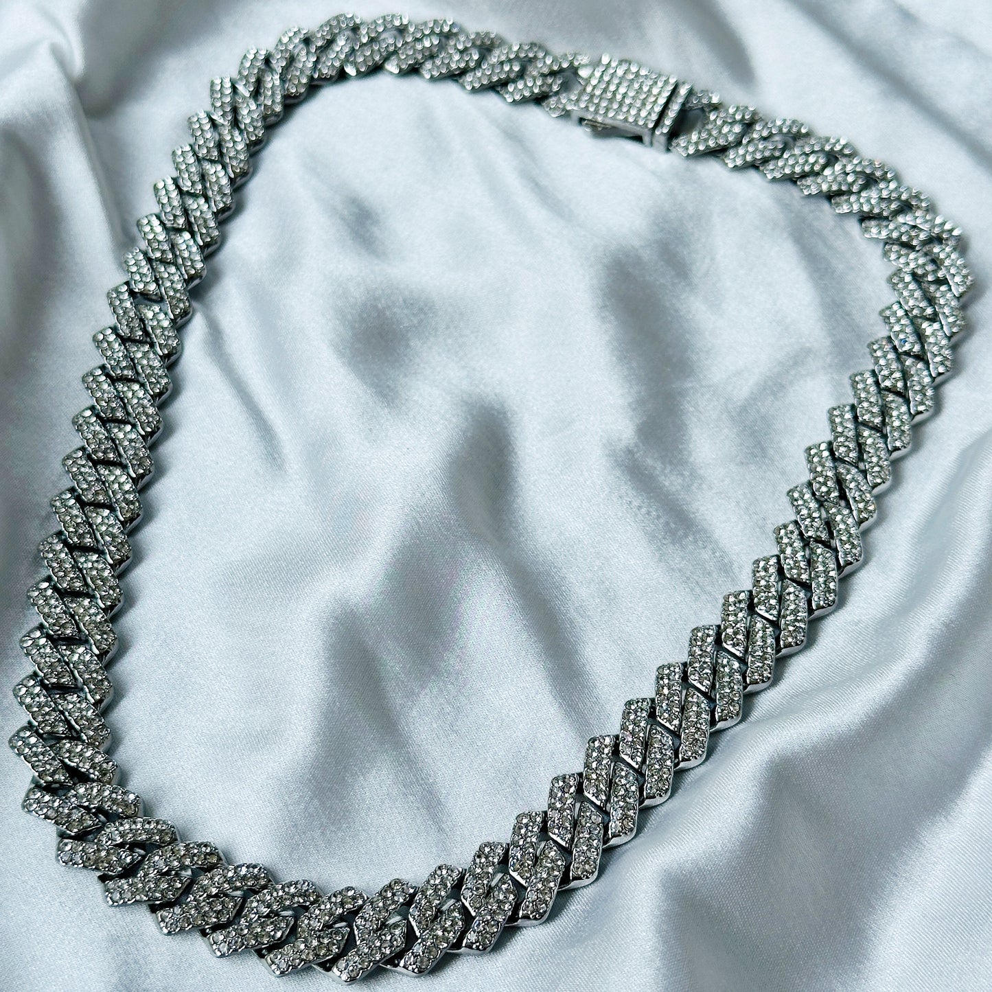 Solitaire Cubic Zirconia Iced-Out American Diamond Silver Plated Cuban Neck Chain [Unisex (18 Inches)]