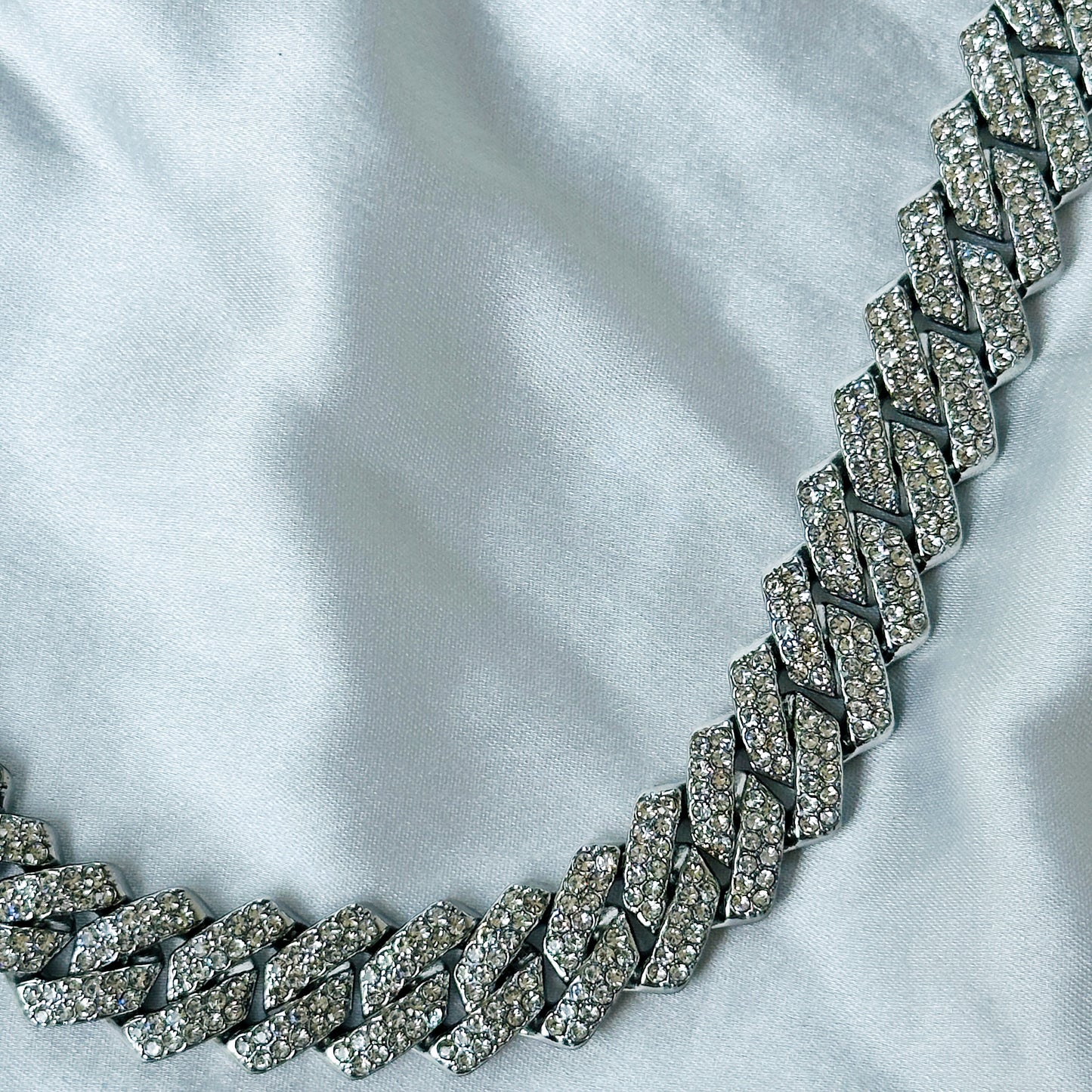 Solitaire Cubic Zirconia Iced-Out American Diamond Silver Plated Cuban Neck Chain [Unisex (18 Inches)]