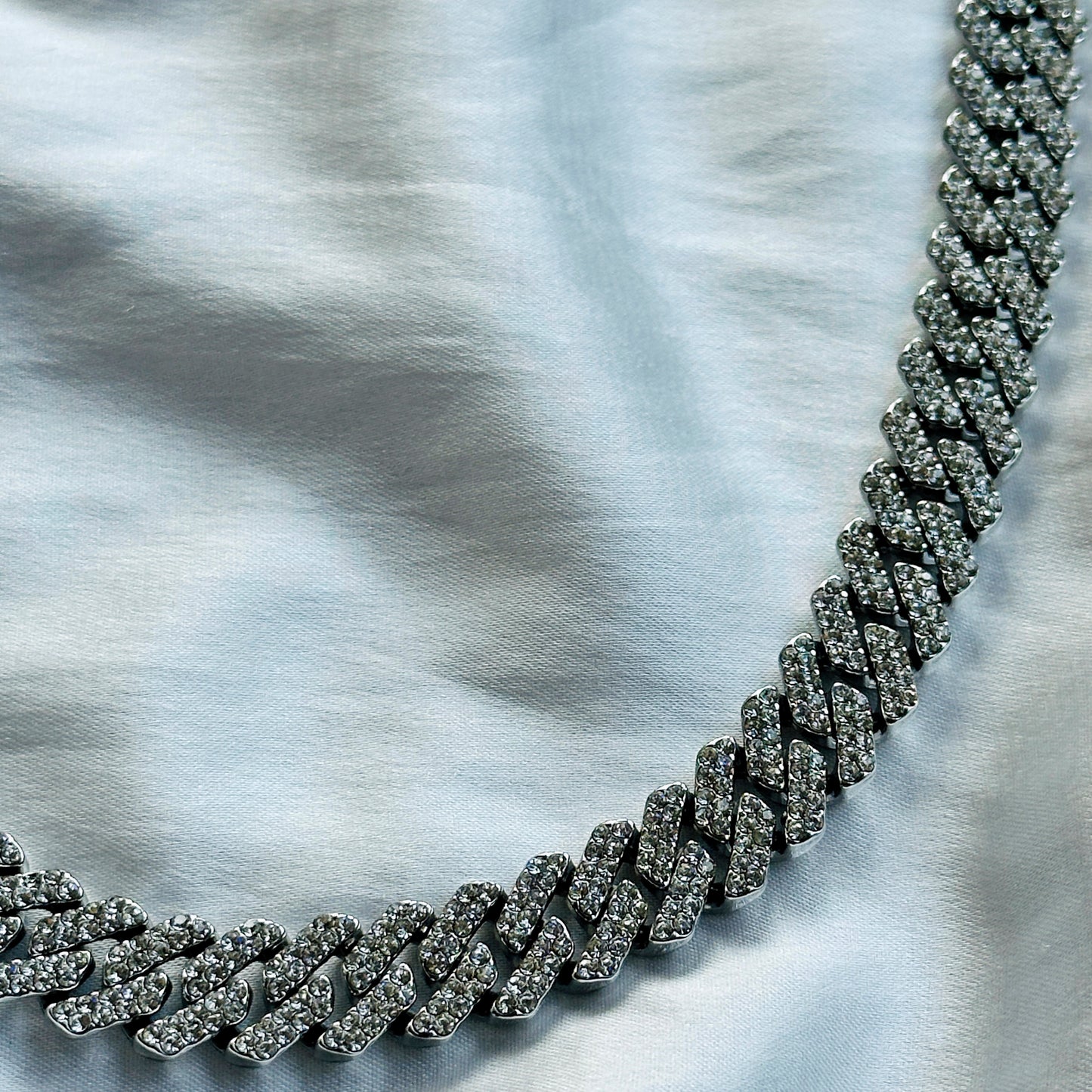 Solitaire Cubic Zirconia Iced-Out American Diamond Silver Plated Cuban Neck Chain [Unisex (19.5 Inches)]