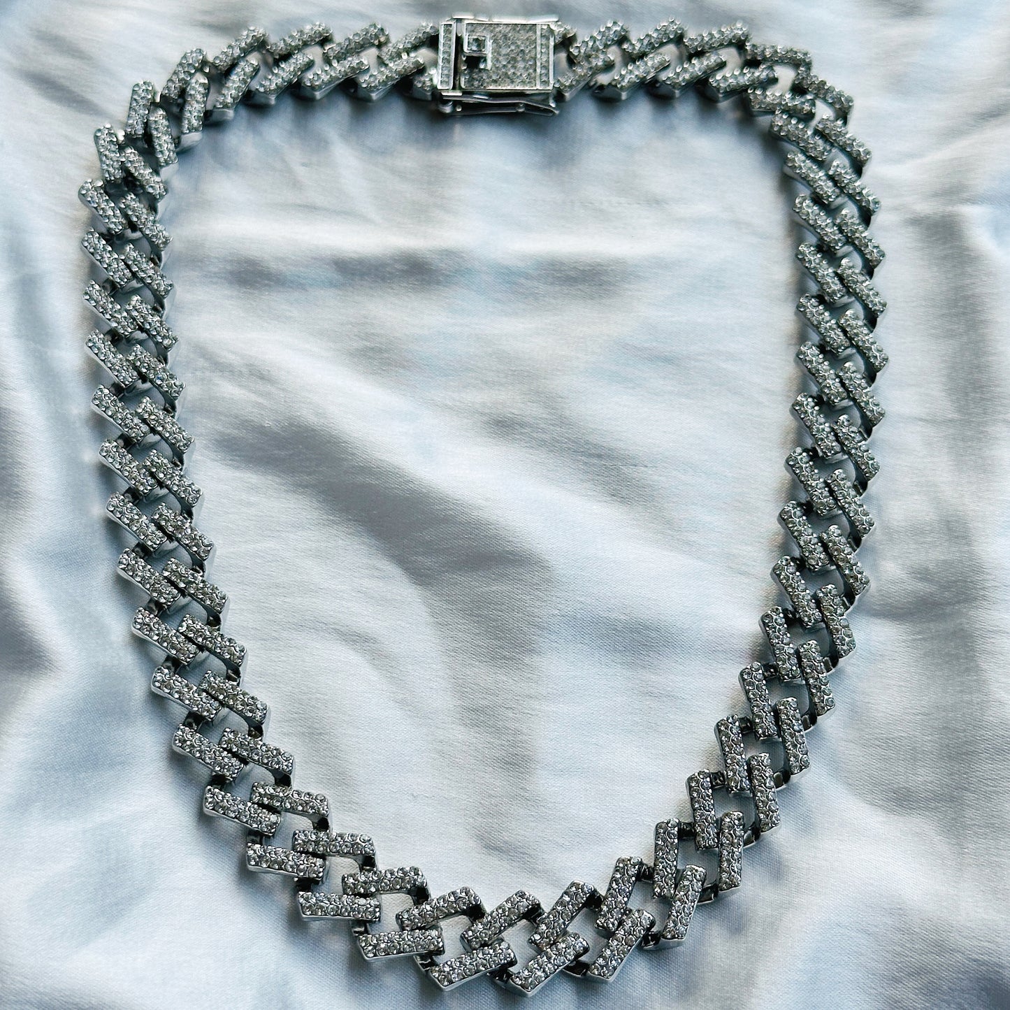 Solitaire Cubic Zirconia Iced-Out American Diamond Silver Plated Cuban Neck Chain [Unisex (18 Inches)]