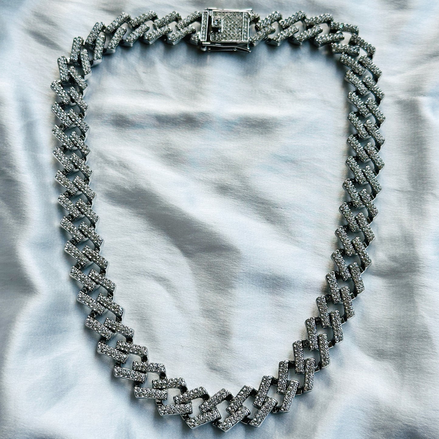 Solitaire Cubic Zirconia Iced-Out American Diamond Silver Plated Cuban Neck Chain [Unisex (18 Inches)]