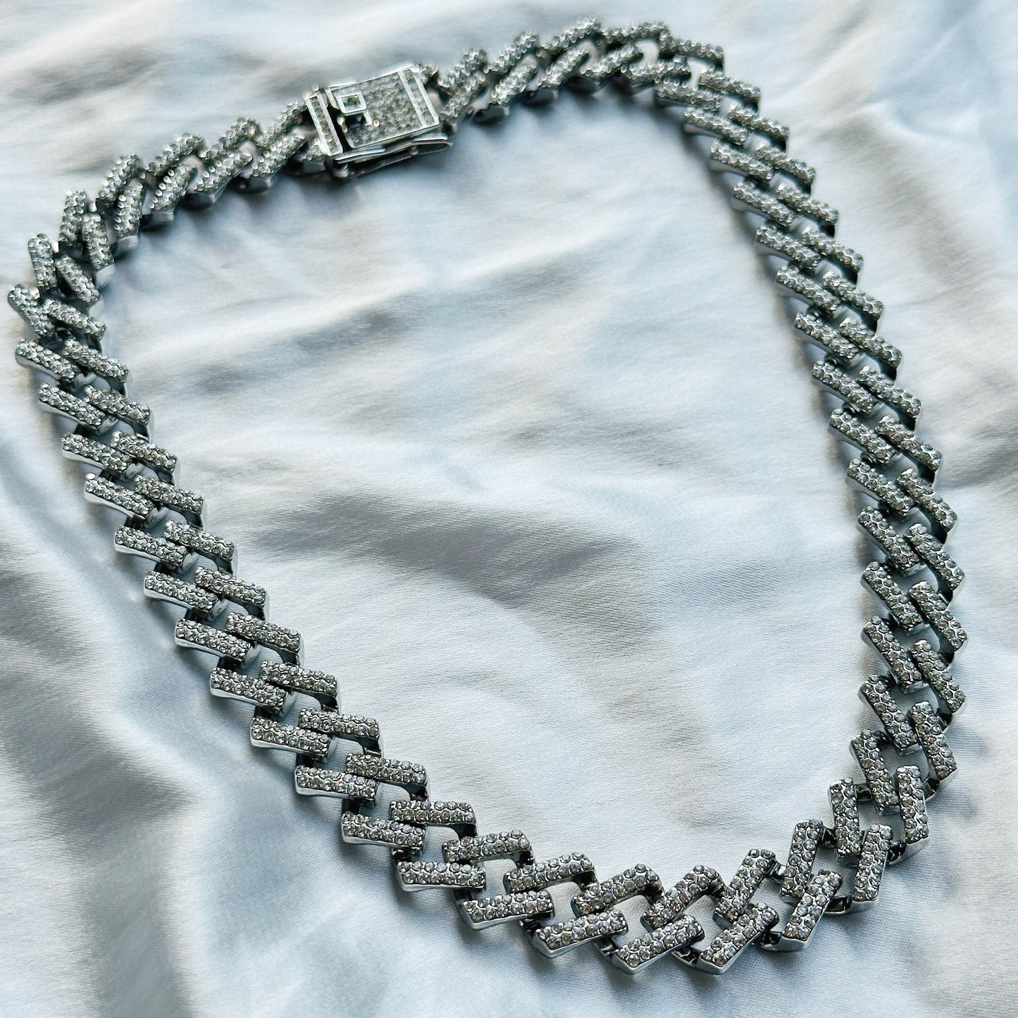 Solitaire Cubic Zirconia Iced-Out American Diamond Silver Plated Cuban Neck Chain [Unisex (18 Inches)]