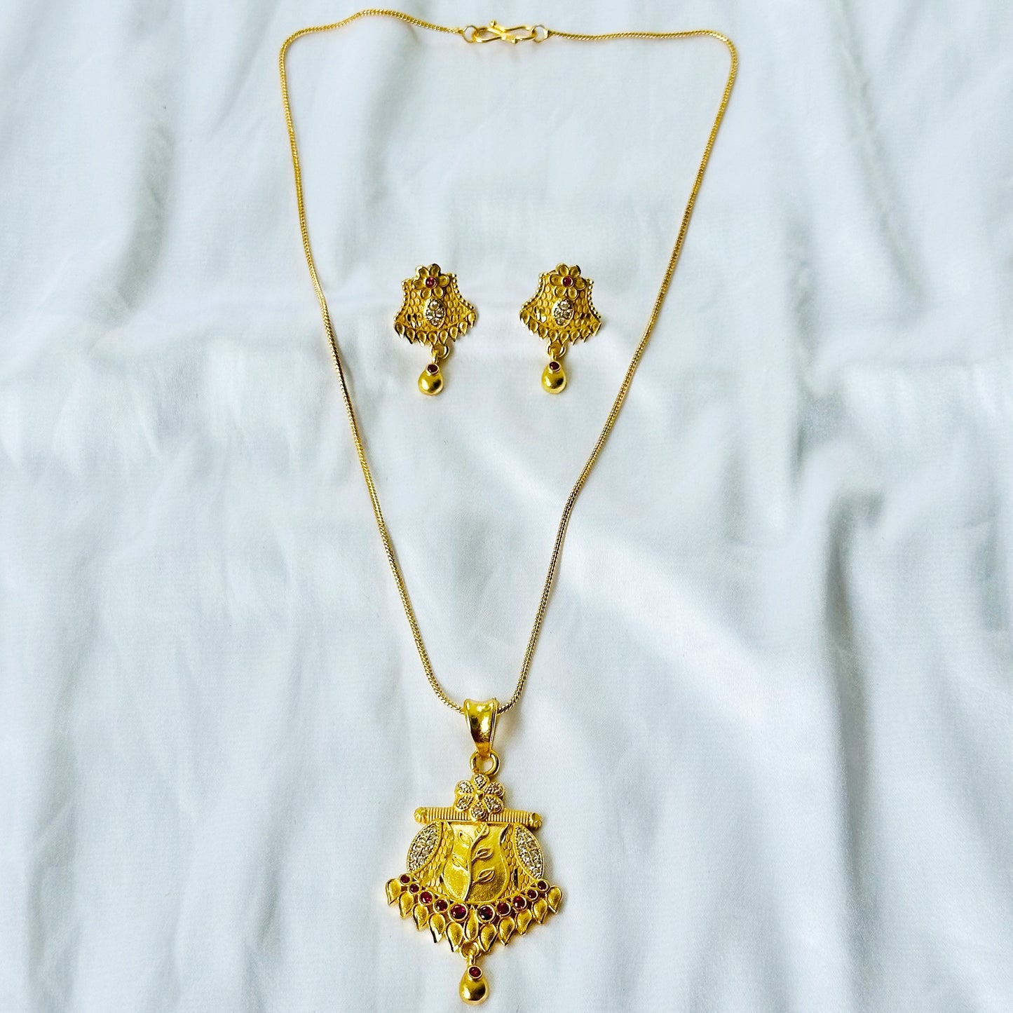 Floral Leaf Design American Diamond 1 Micron Gold Plated Pendant Set