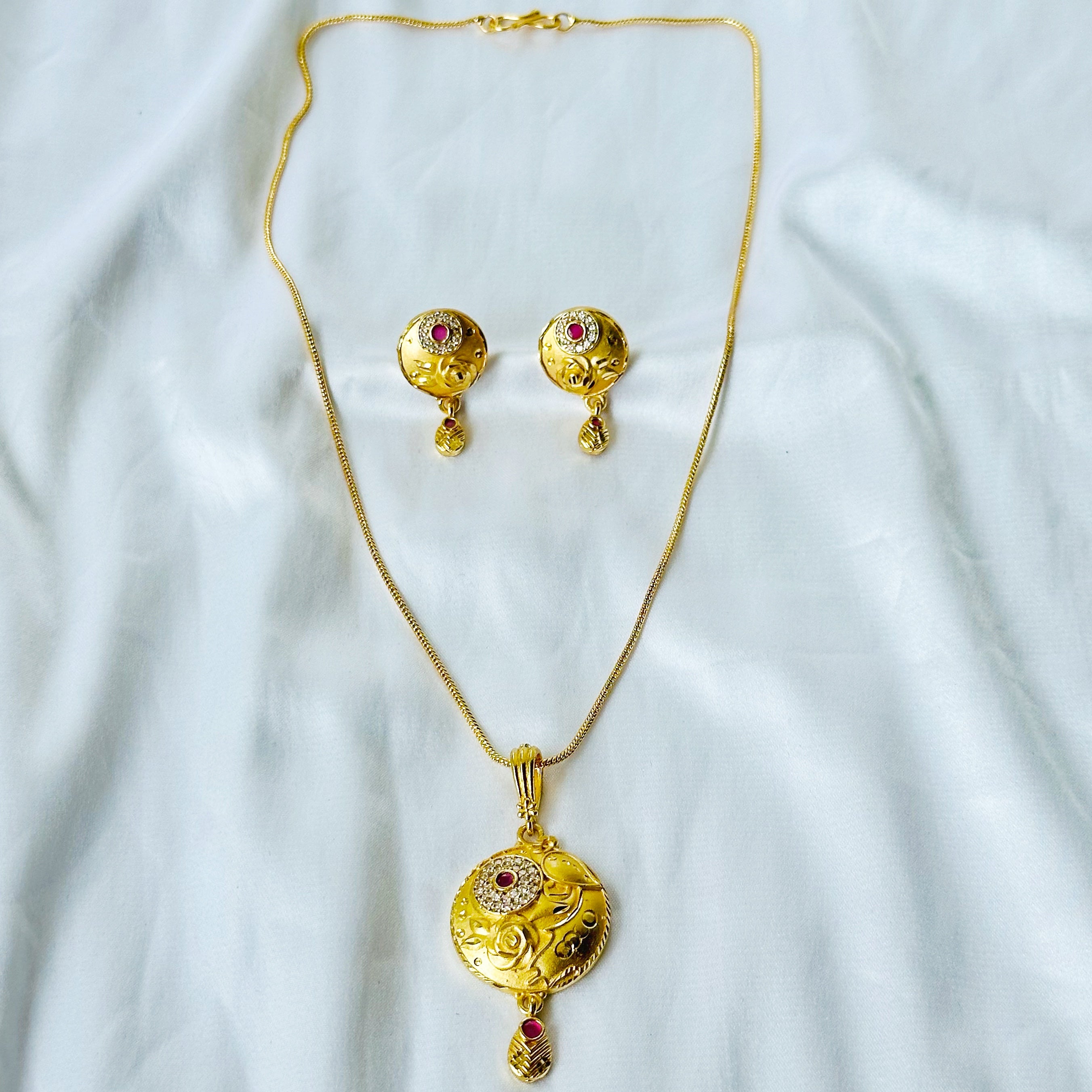 Round Floral Leaf Design American Diamond 1 Micron Gold Plated Pendant Set