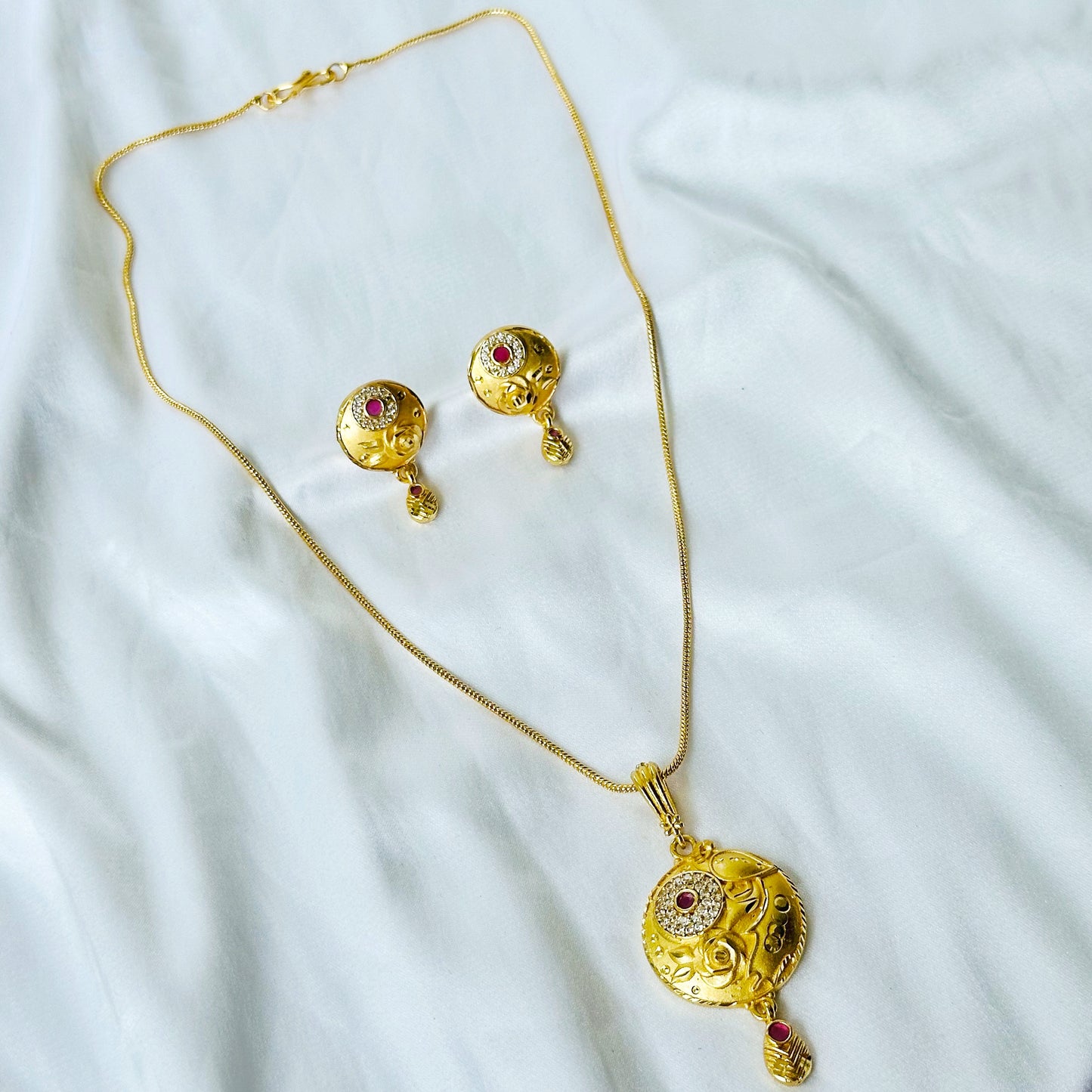 Round Floral Leaf Design American Diamond 1 Micron Gold Plated Pendant Set