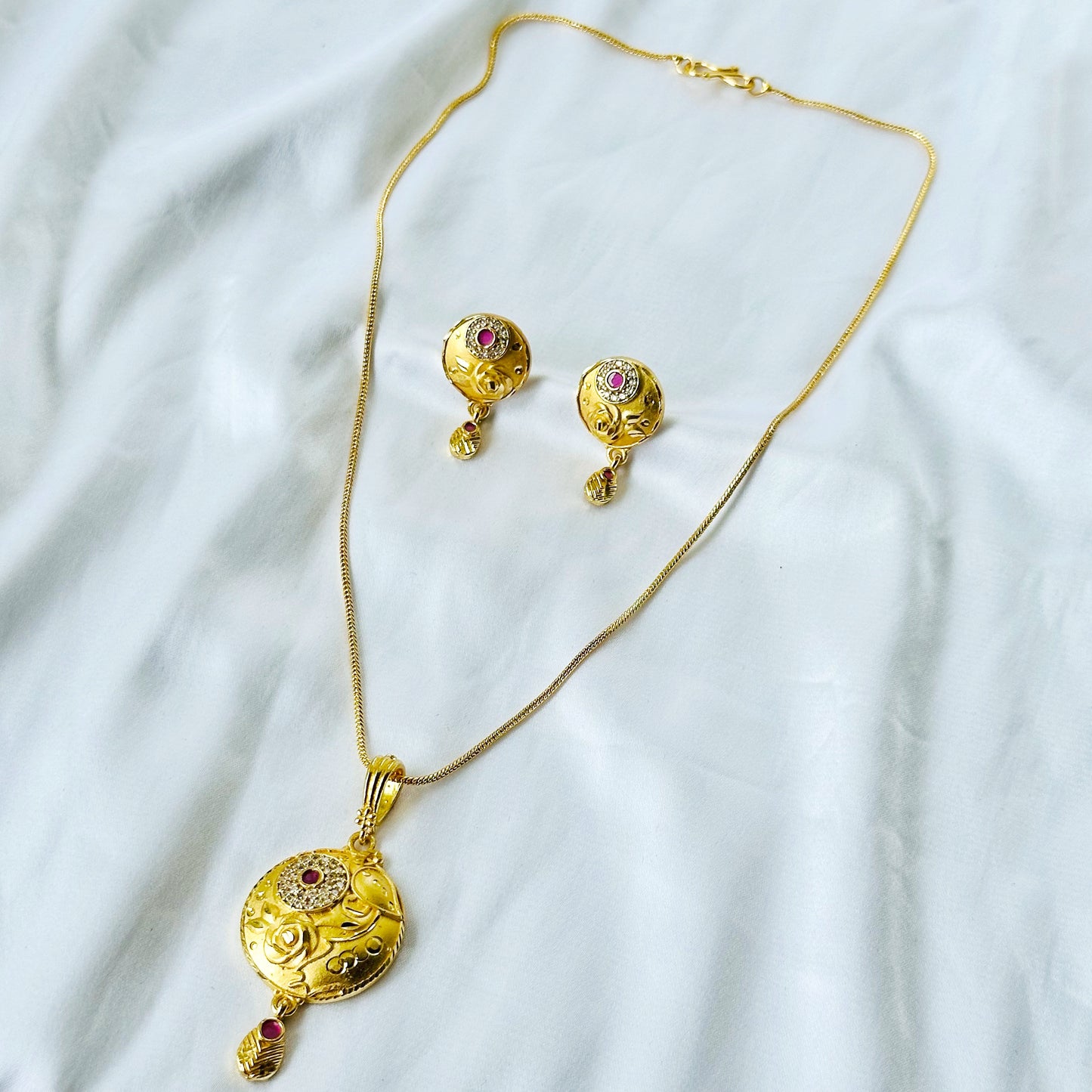 Round Floral Leaf Design American Diamond 1 Micron Gold Plated Pendant Set