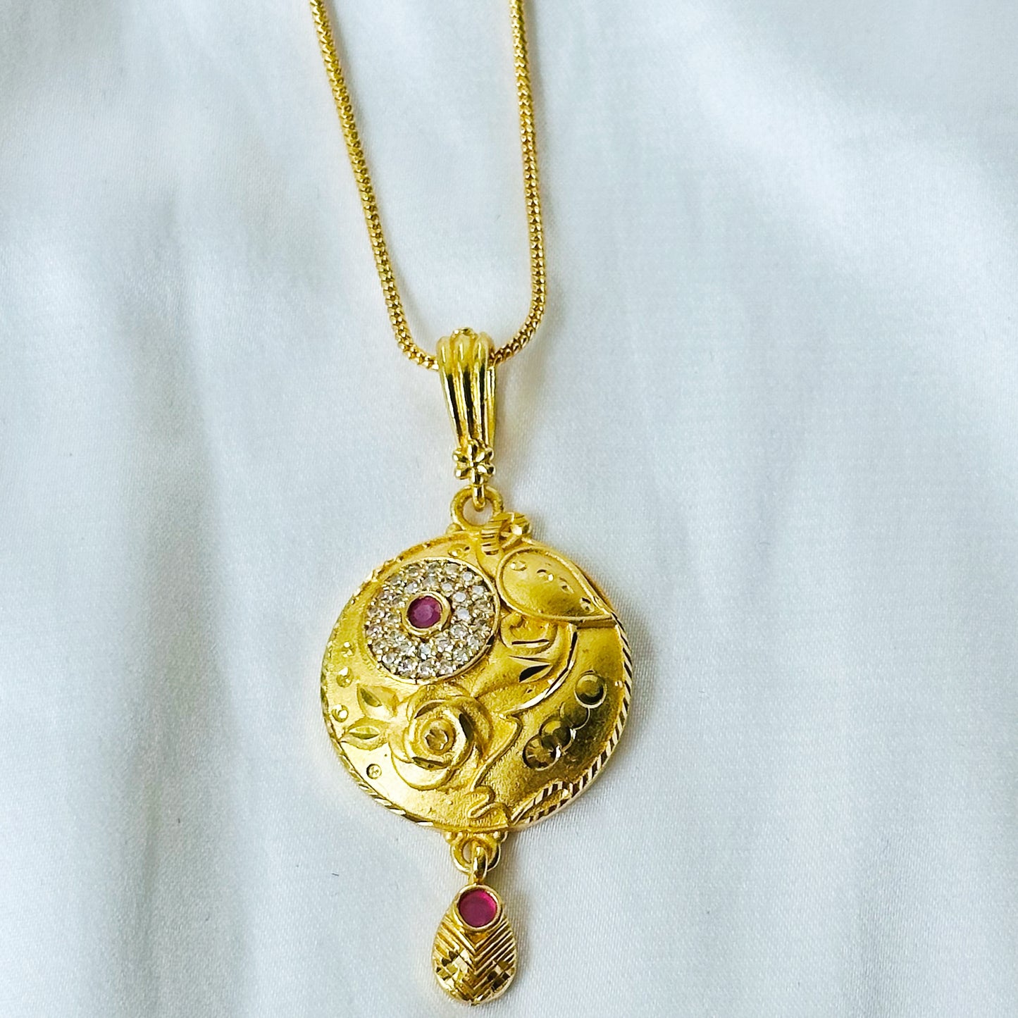 Round Floral Leaf Design American Diamond 1 Micron Gold Plated Pendant Set