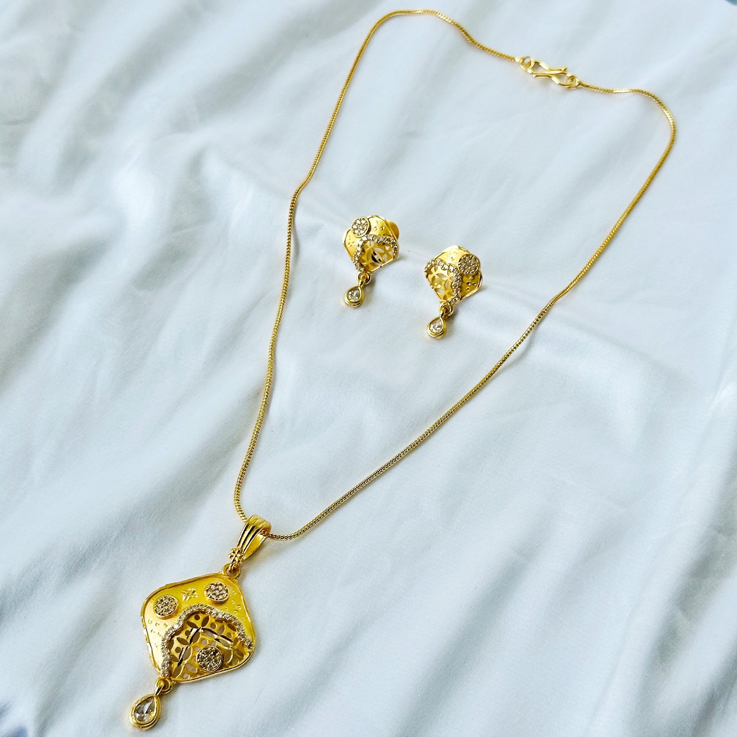 Abstract Design American Diamond 1 Micron Gold Plated Pendant Set
