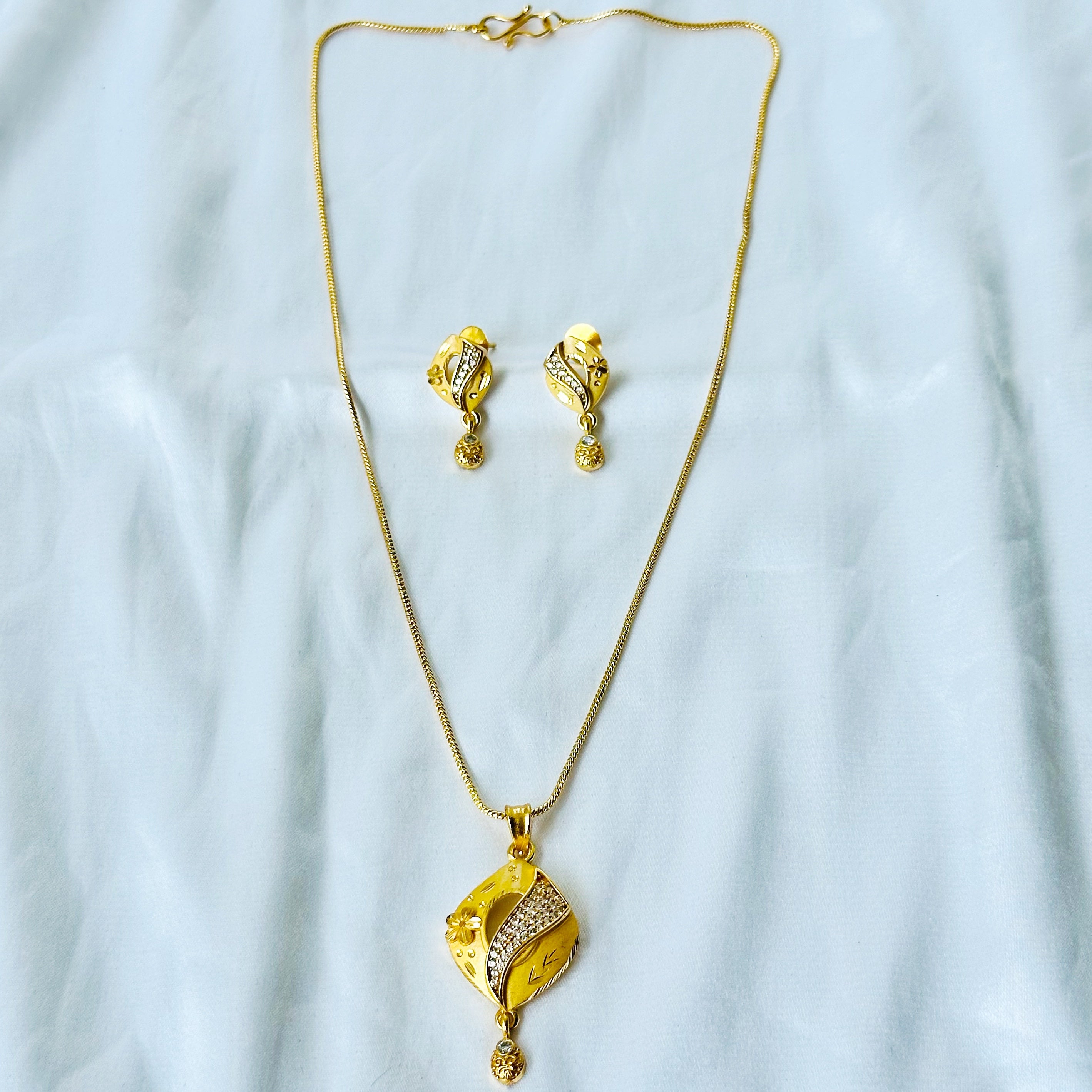 Drop Design American Diamond 1 Micron Gold Plated Pendant Set