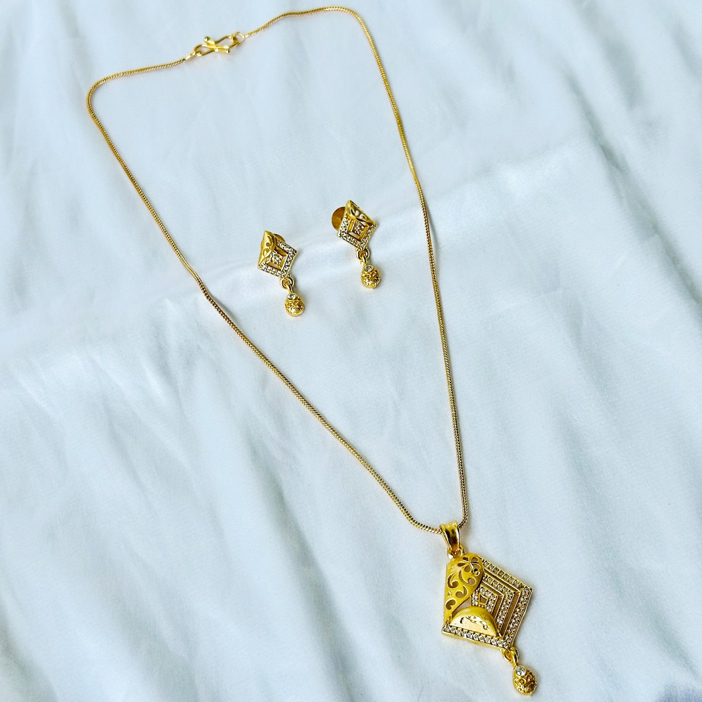 Abstract Floral Design American Diamond 1 Micron Gold Plated Pendant Set