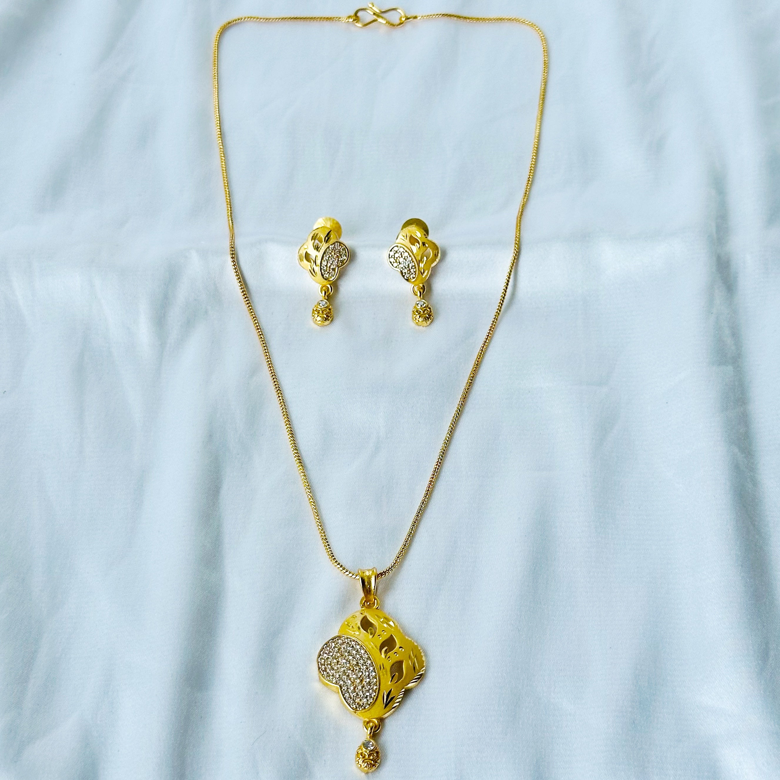 Abstract Leaf Design American Diamond 1 Micron Gold Plated Pendant Set