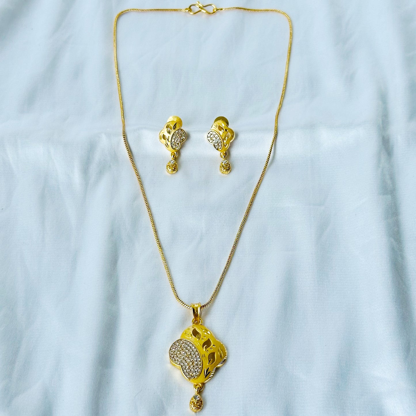 Abstract Leaf Design American Diamond 1 Micron Gold Plated Pendant Set