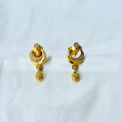 Abstract Design American Diamond 1 Micron Gold Plated Pendant Set
