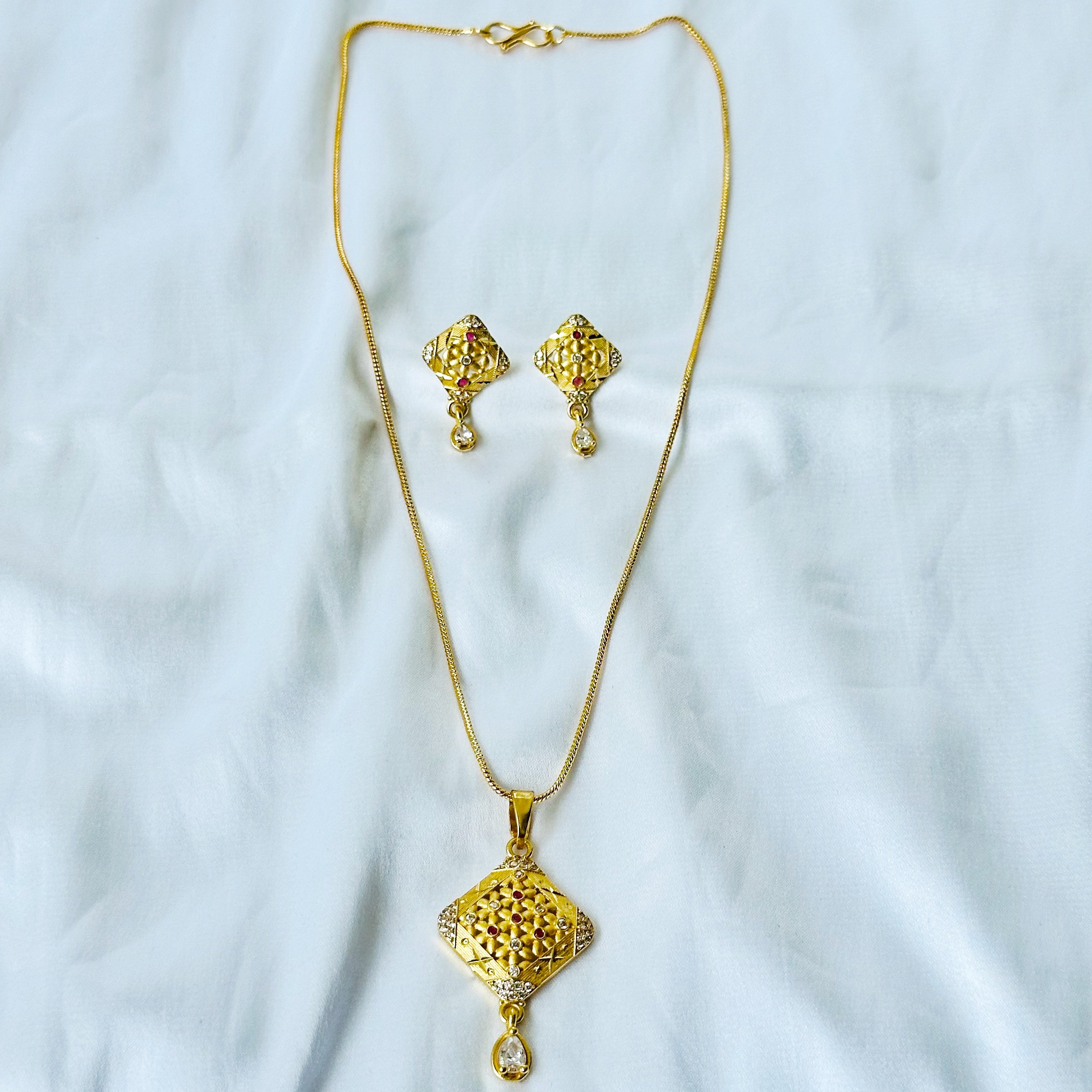 Abstract Floral Design American Diamond 1 Micron Gold Plated Pendant Set