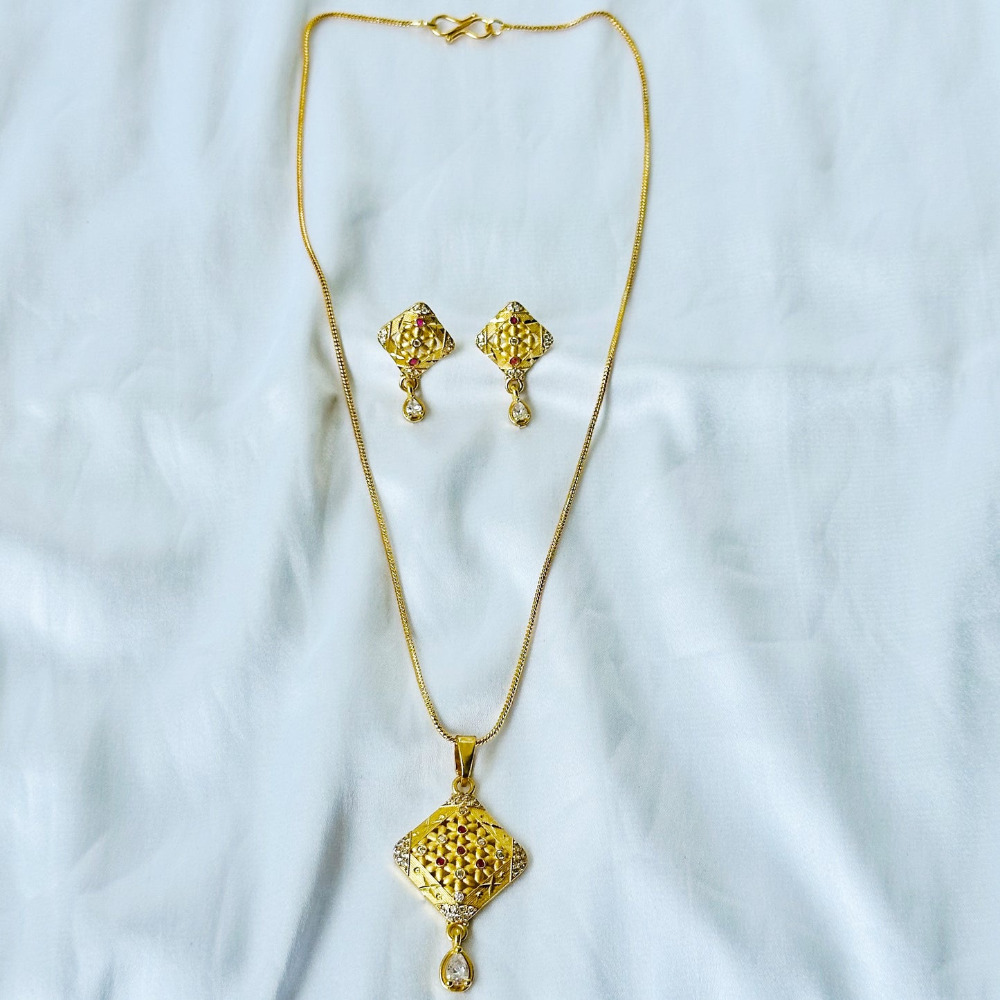 Abstract Floral Design American Diamond 1 Micron Gold Plated Pendant Set