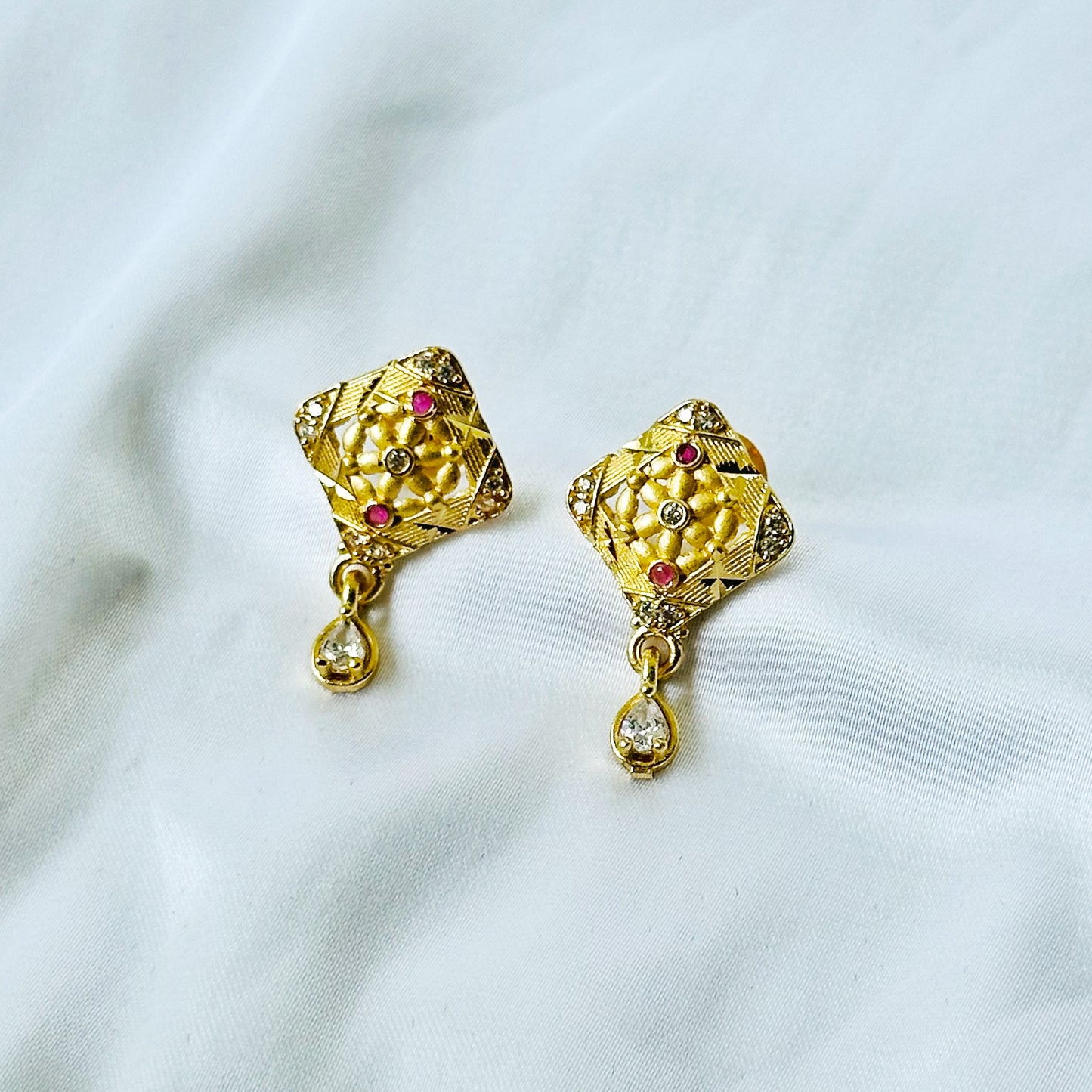Abstract Floral Design American Diamond 1 Micron Gold Plated Pendant Set