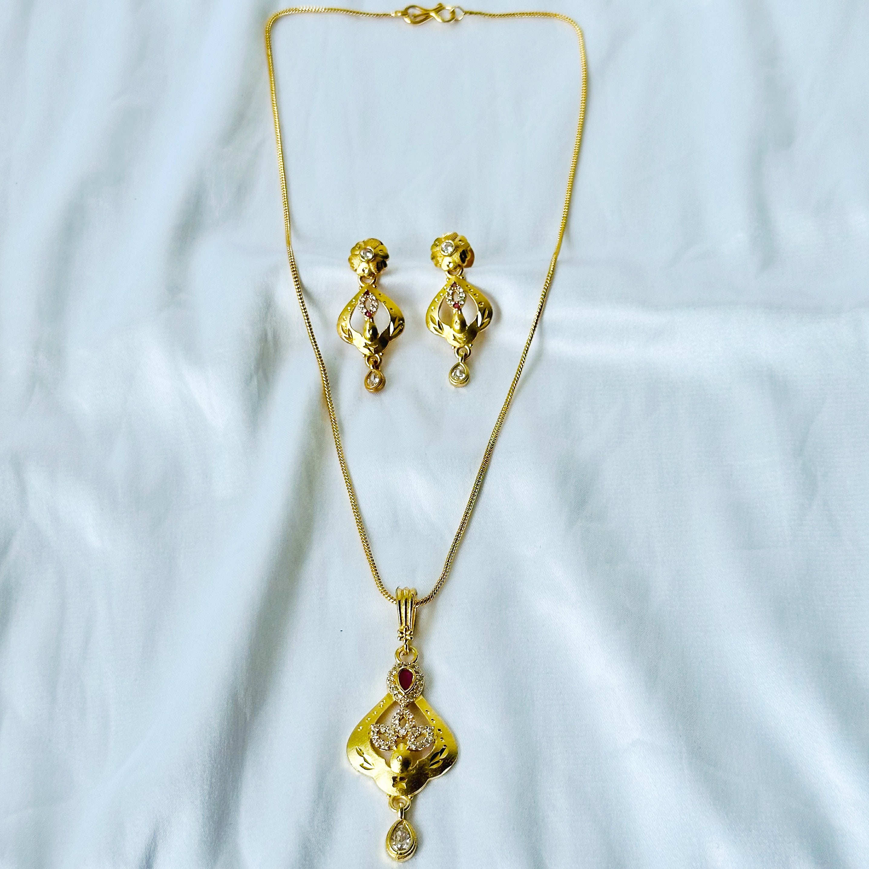 Abstract Design American Diamond 1 Micron Gold Plated Pendant Set