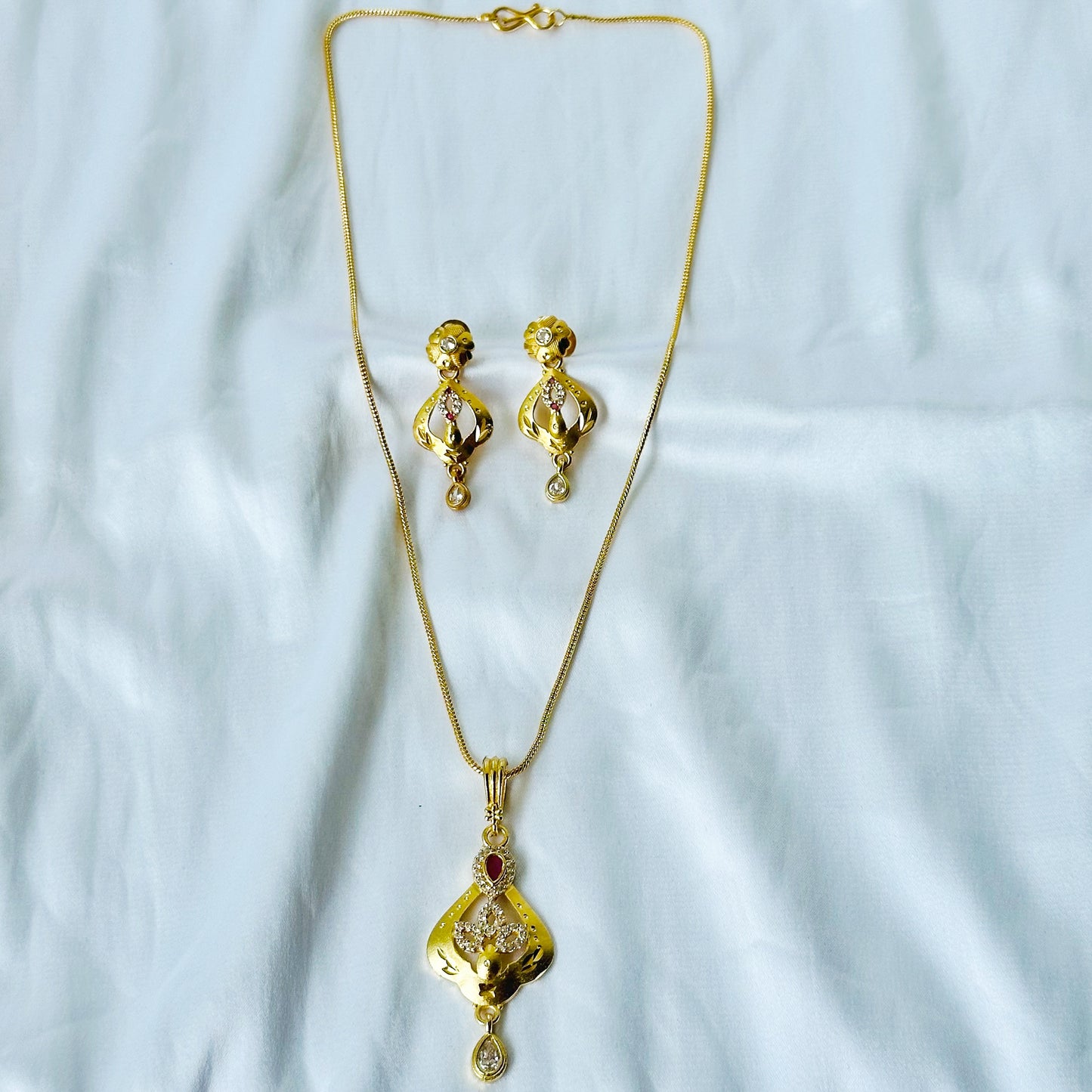 Abstract Design American Diamond 1 Micron Gold Plated Pendant Set