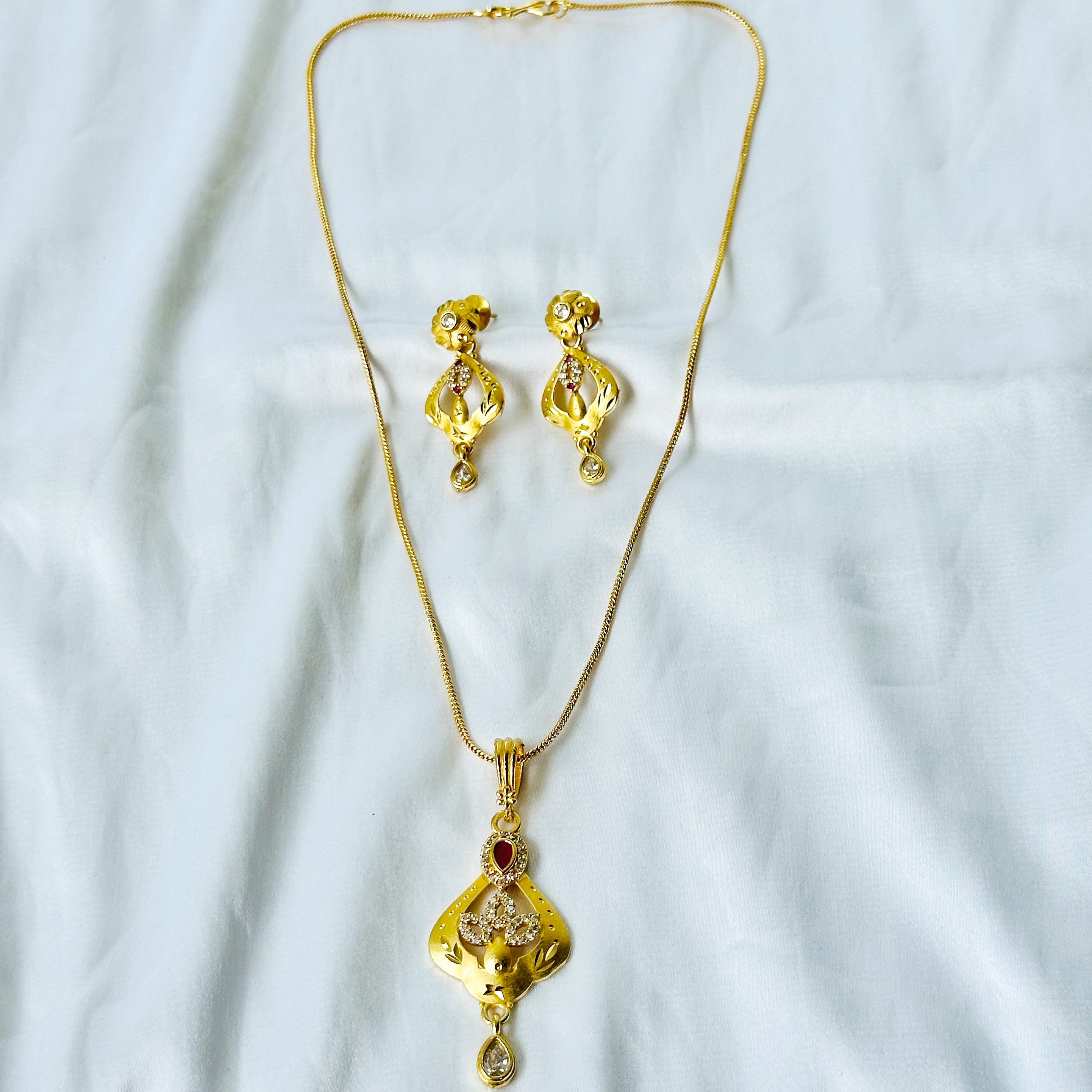Abstract Design American Diamond 1 Micron Gold Plated Pendant Set