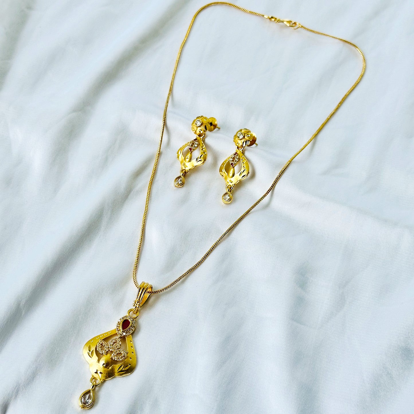 Abstract Design American Diamond 1 Micron Gold Plated Pendant Set