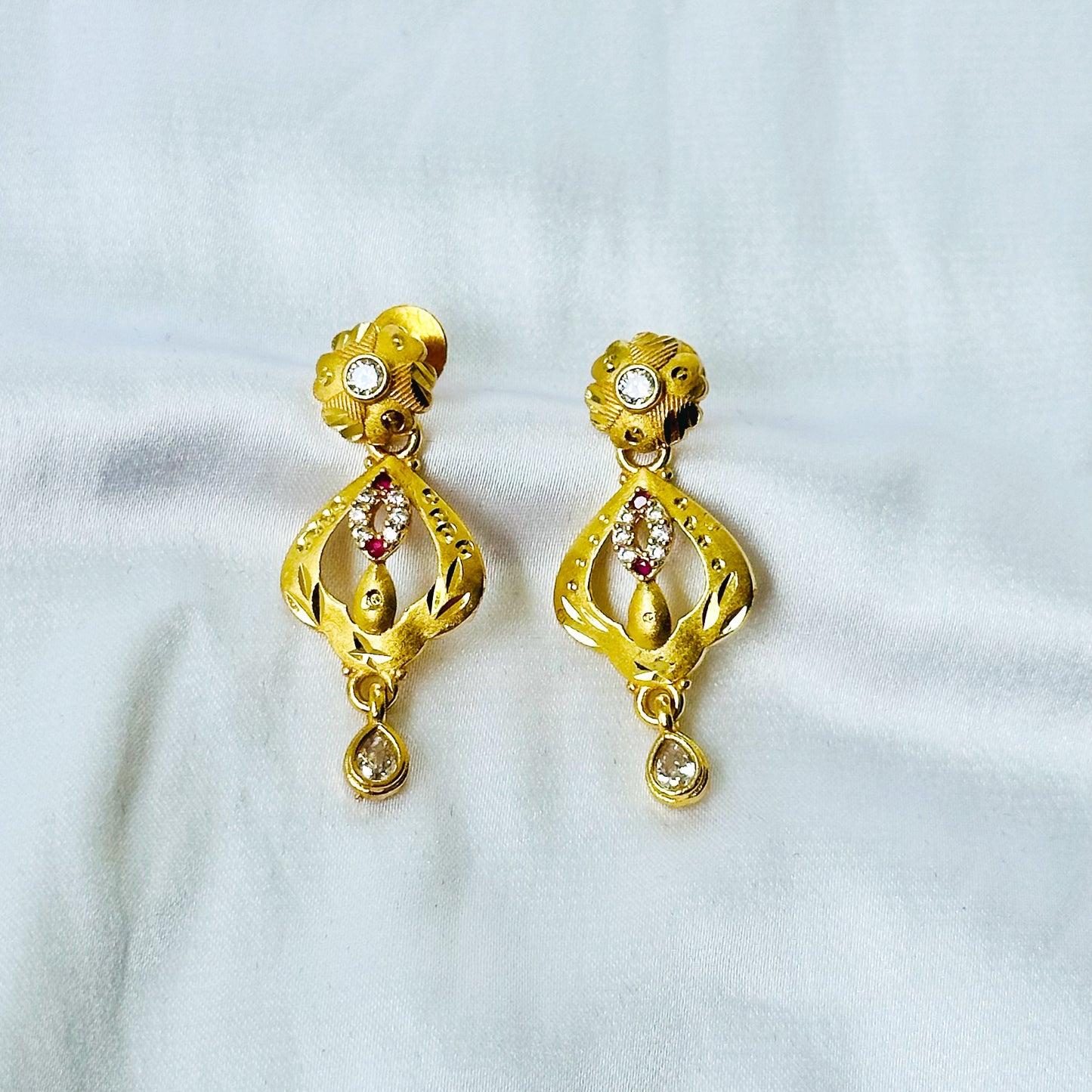 Abstract Design American Diamond 1 Micron Gold Plated Pendant Set