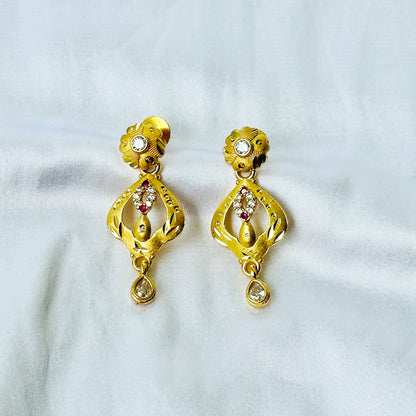 Abstract Design American Diamond 1 Micron Gold Plated Pendant Set