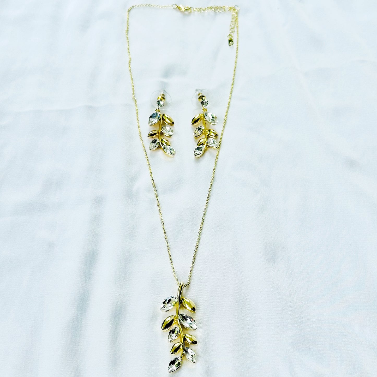 Solitaire Cubic Zirconia Leaf DesignAmerican Diamond Gold Plated Pendant Set