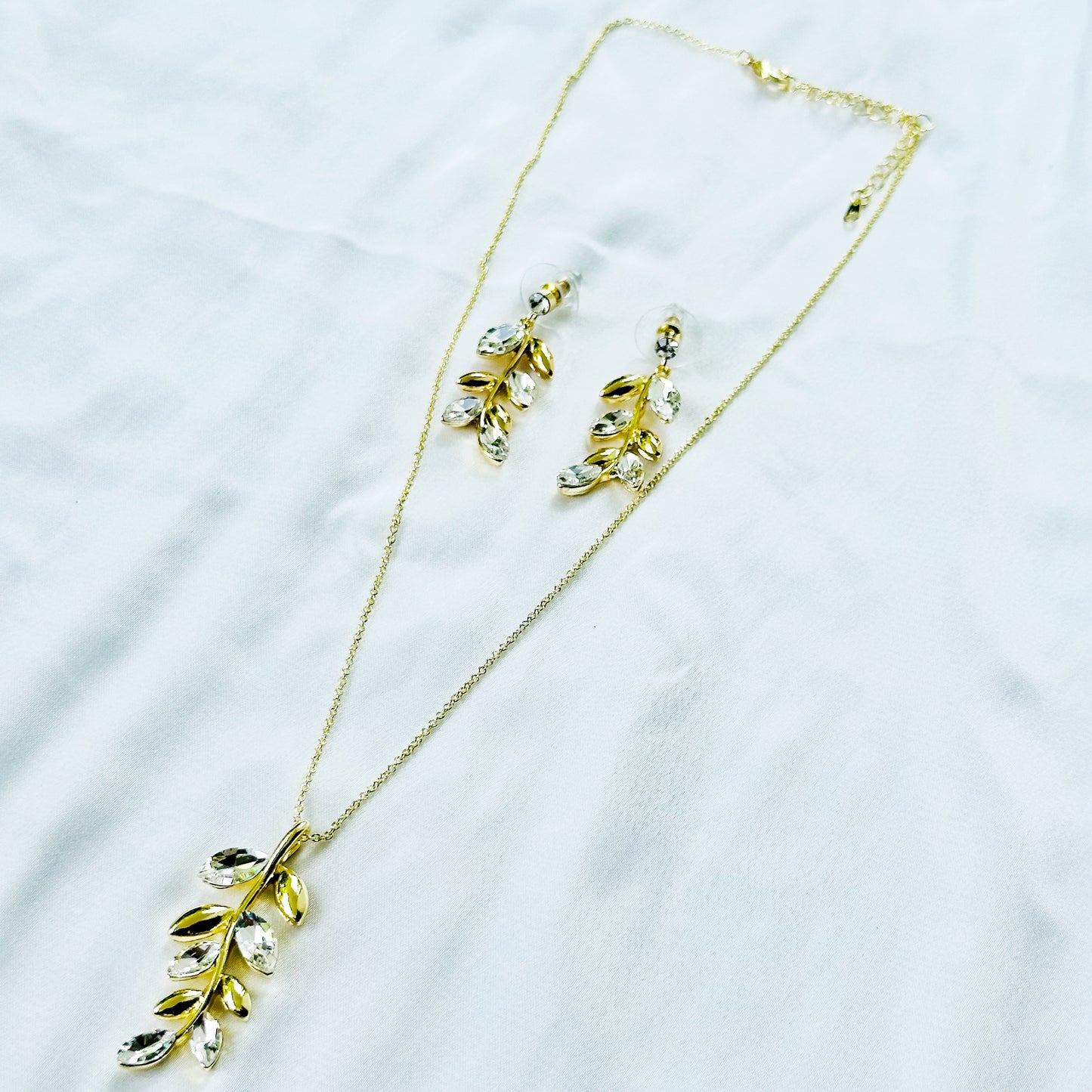 Solitaire Cubic Zirconia Leaf DesignAmerican Diamond Gold Plated Pendant Set