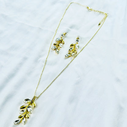 Solitaire Cubic Zirconia Leaf DesignAmerican Diamond Gold Plated Pendant Set