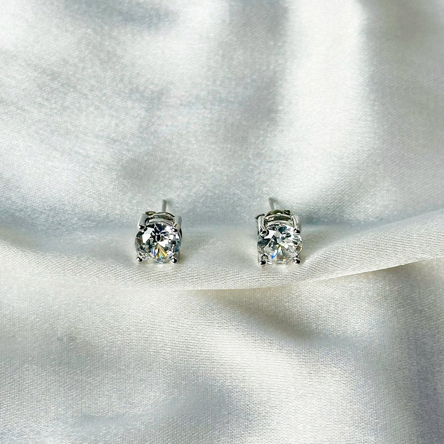 Solitaire Cubic Zircon Crushed Ice Cut Diamond Silver Plated Stud Earrings