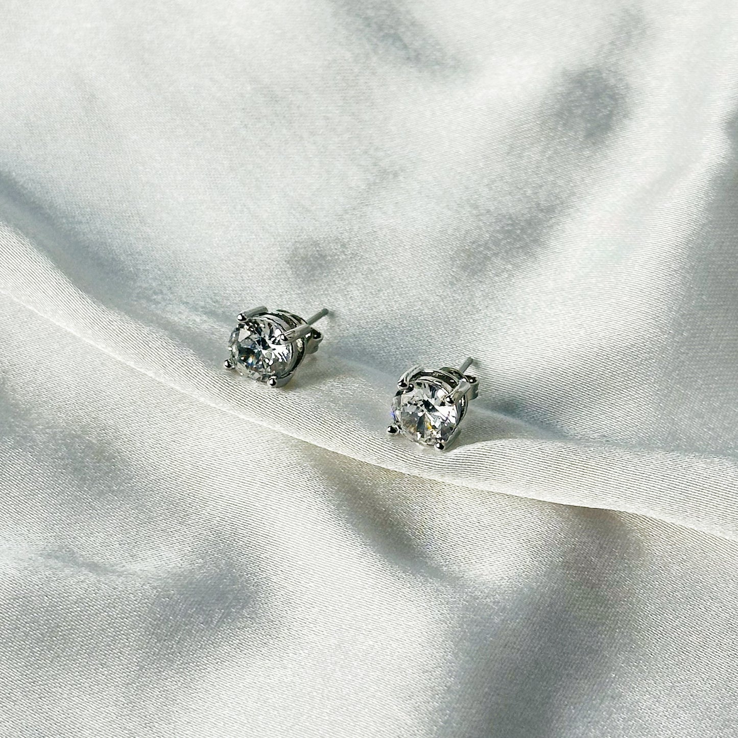 Solitaire Cubic Zircon Crushed Ice Cut Diamond Silver Plated Stud Earrings